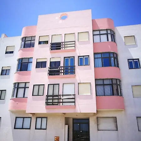 Apartment Peniche's Blue & Yellow Peniche