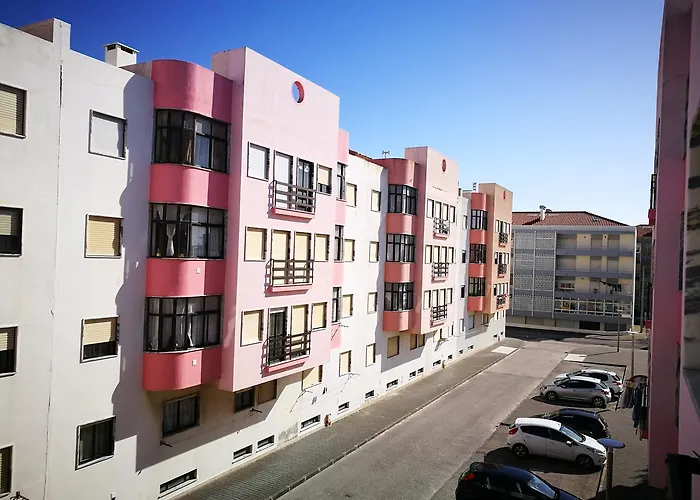 Peniche's Blue & Yellow Apartment *