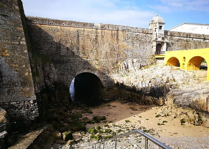 Peniche's Blue & Yellow Apartment